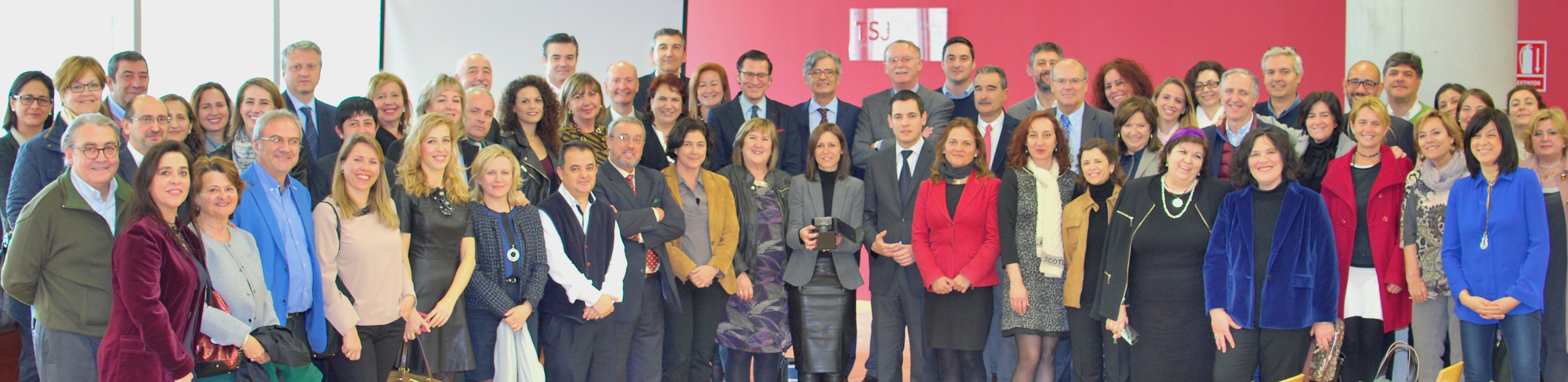 Mediadores con el vocal del CGPJ, Juan Martínez Moya, tras recibir el premio calidad de la Justicia 2015 